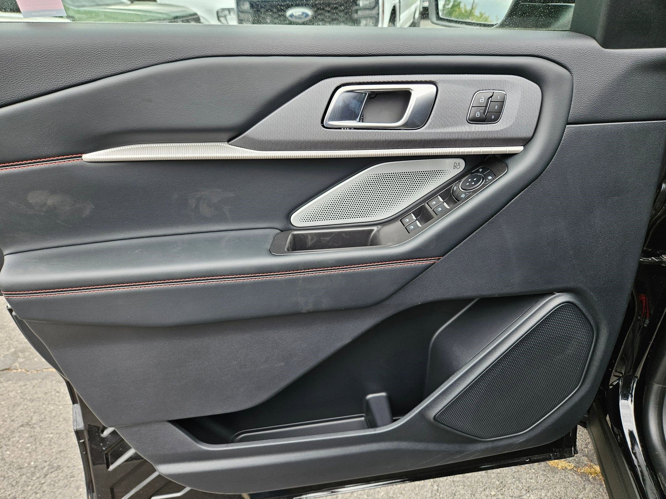 2025 Ford Explorer ST photo 10