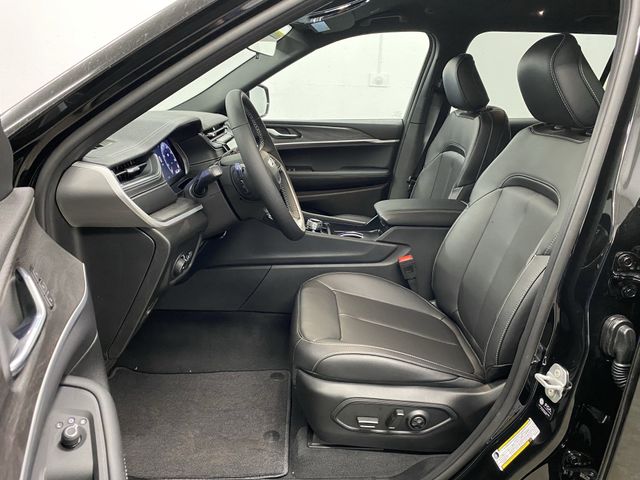 2025 Jeep Grand Cherokee Limited photo 4