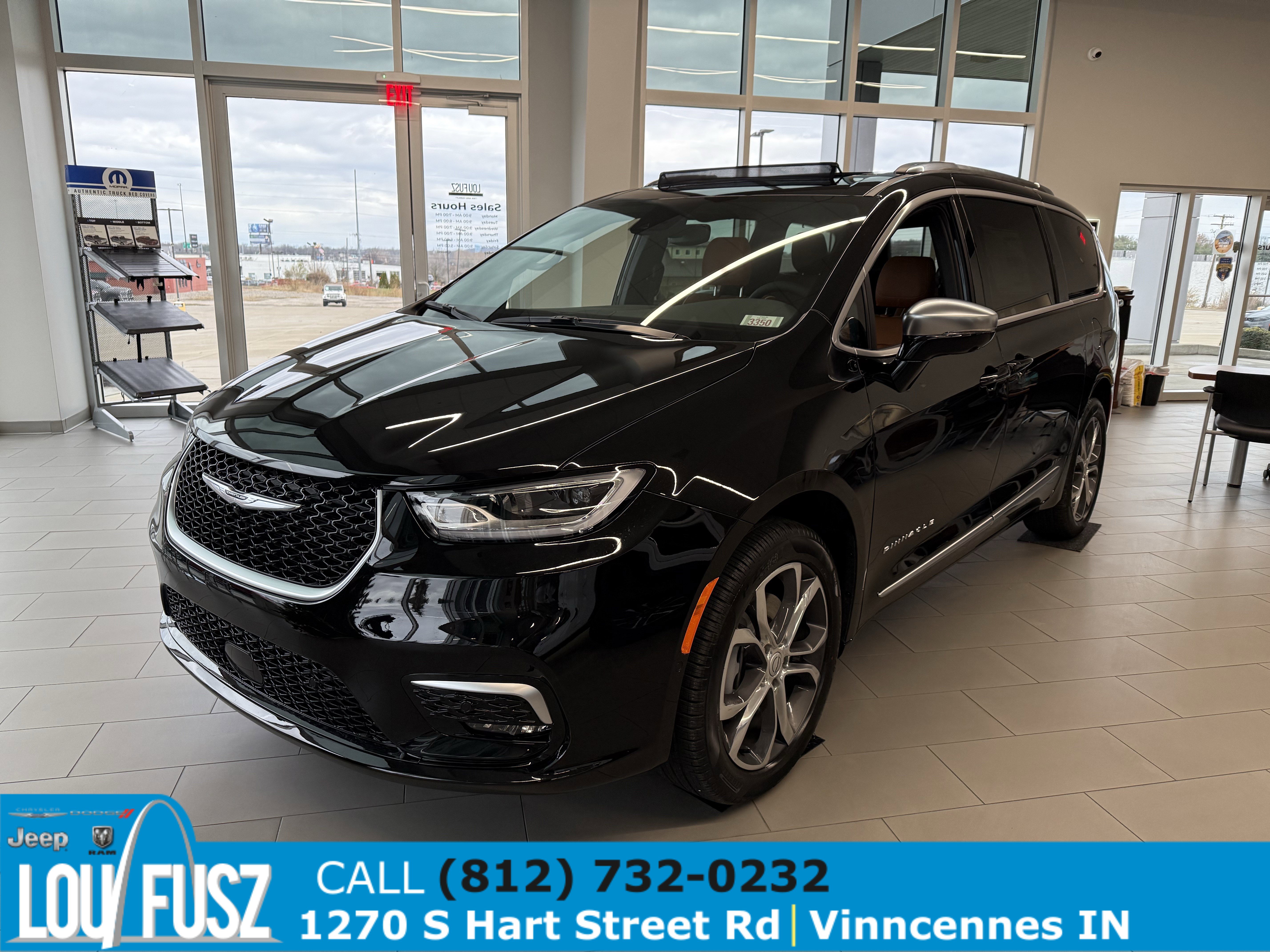 2026 Chrysler Pacifica Pinnacle's photo