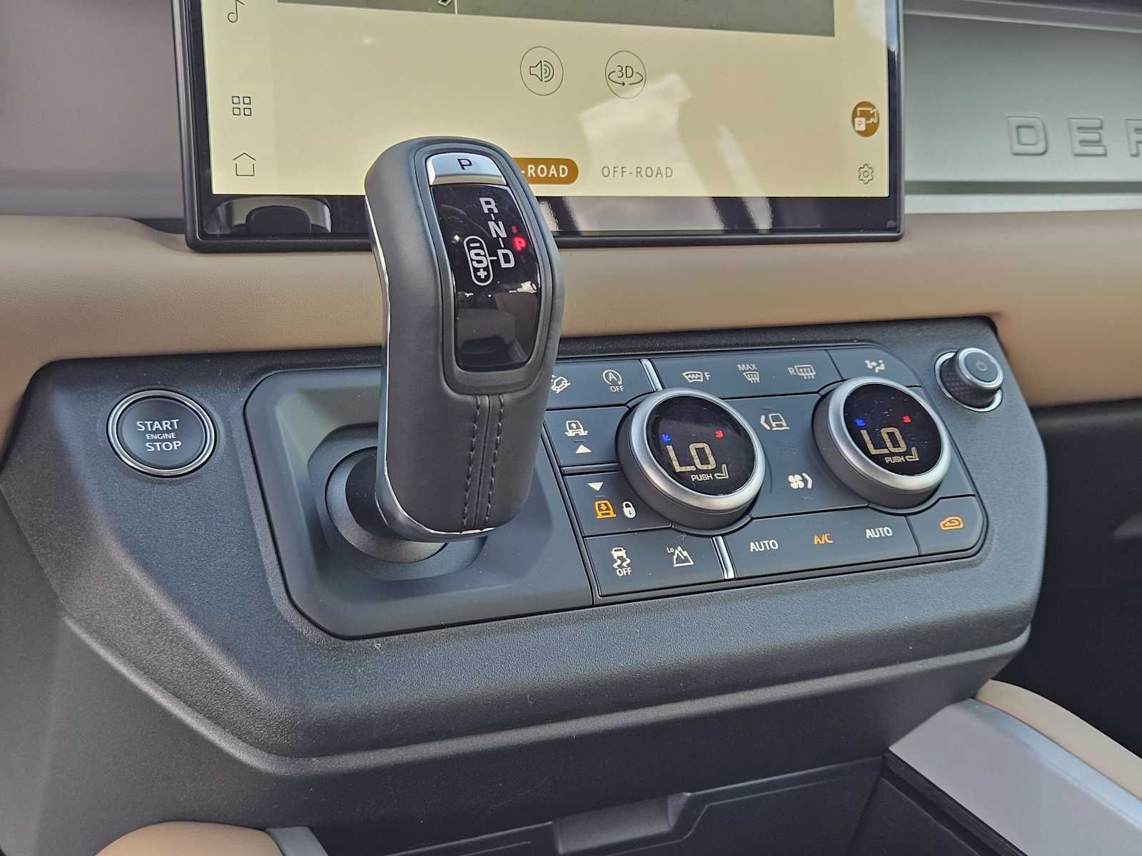 2025 Land Rover Defender 130 V8 photo 17