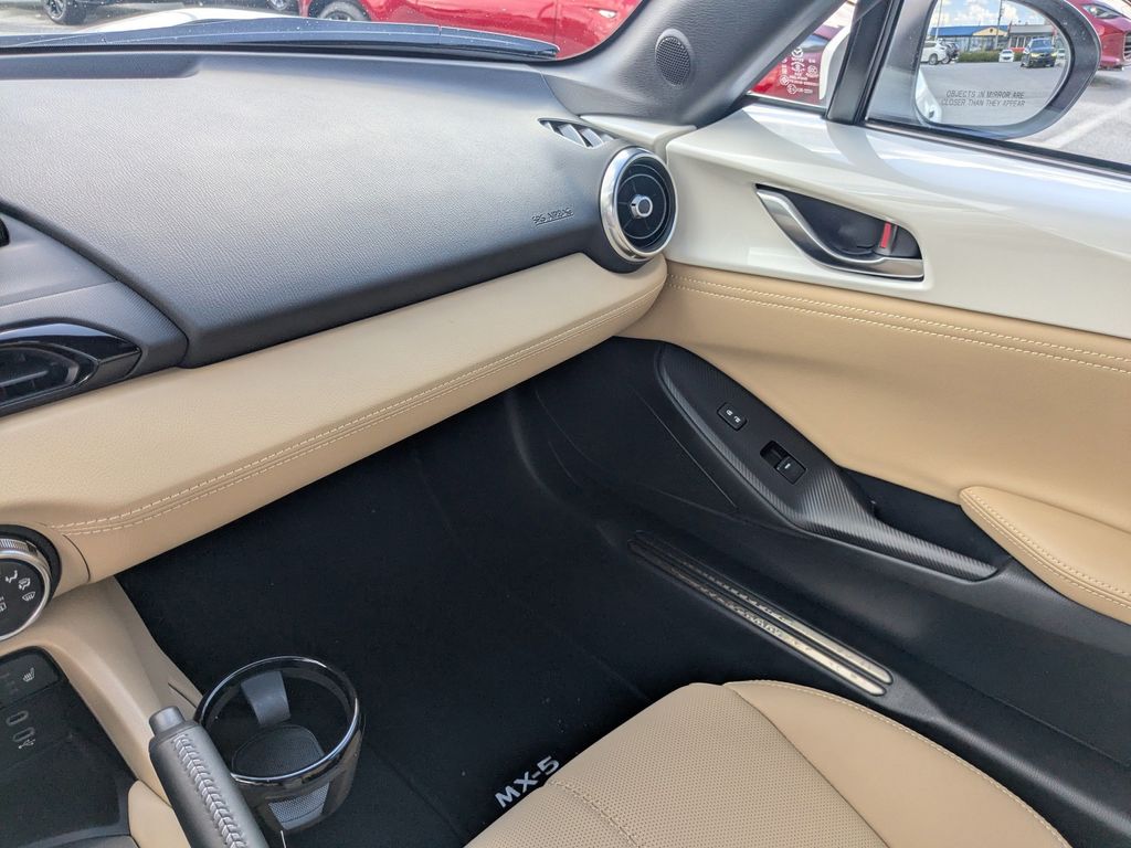 2025 Mazda MX-5 Miata Miata RF Grand Touring photo 15