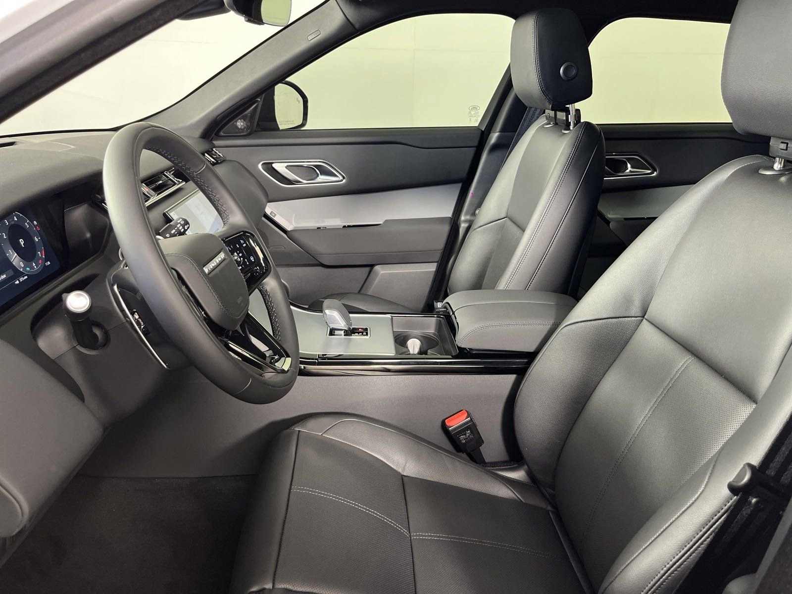 2025 Land Rover Range Rover Velar P250 S photo 4