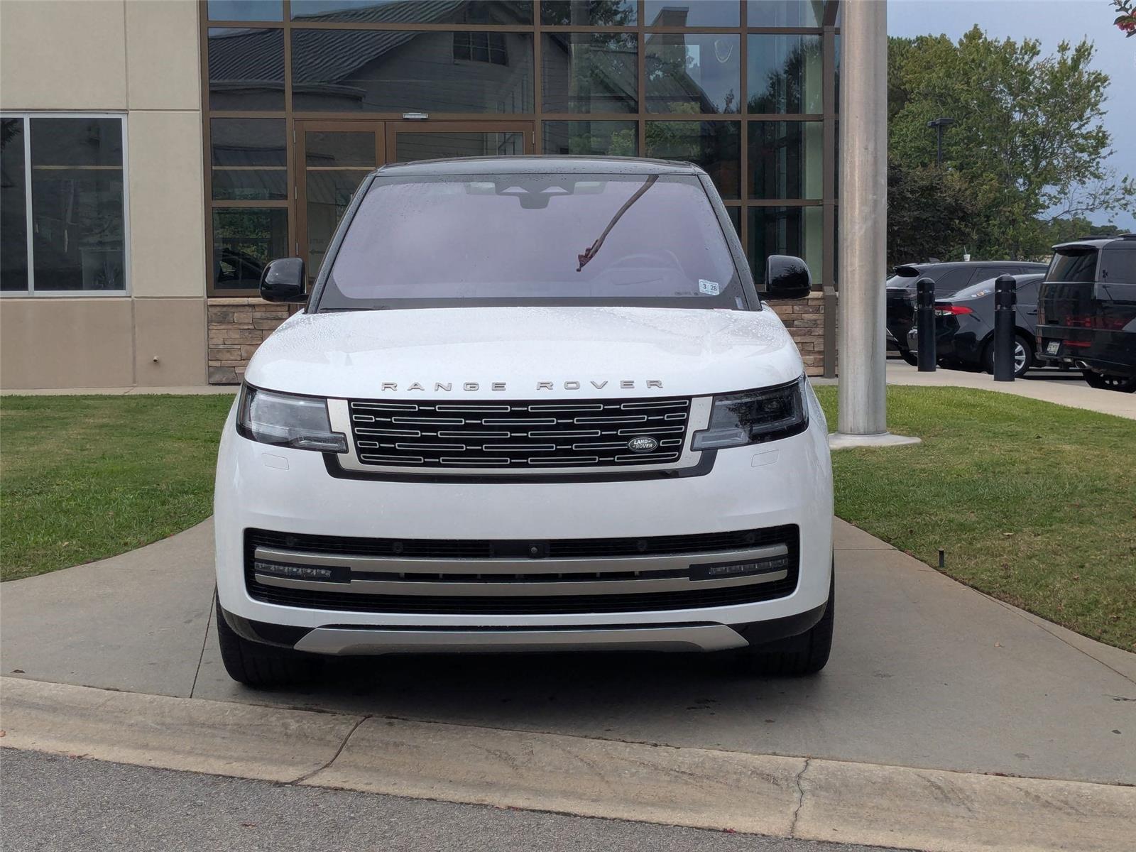 2023 Land Rover Range Rover SE photo 2