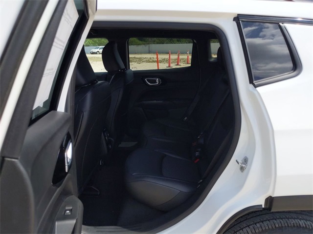 2026 Jeep Compass Latitude photo 14