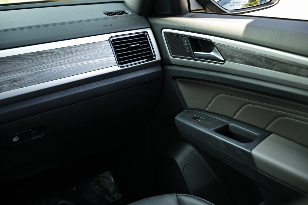 2022 Volkswagen Atlas Cross Sport V6 SE Technology photo 23
