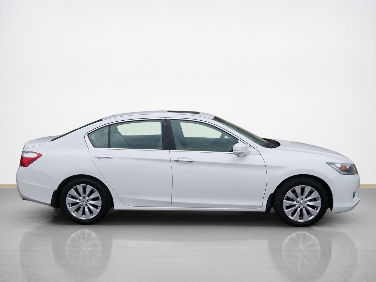 Used 2013 Honda Accord EX-L with VIN 1HGCR2F83DA058049 for sale in Maplewood, MN