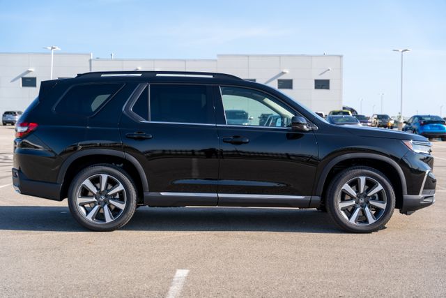 2025 Honda Pilot Touring photo 8