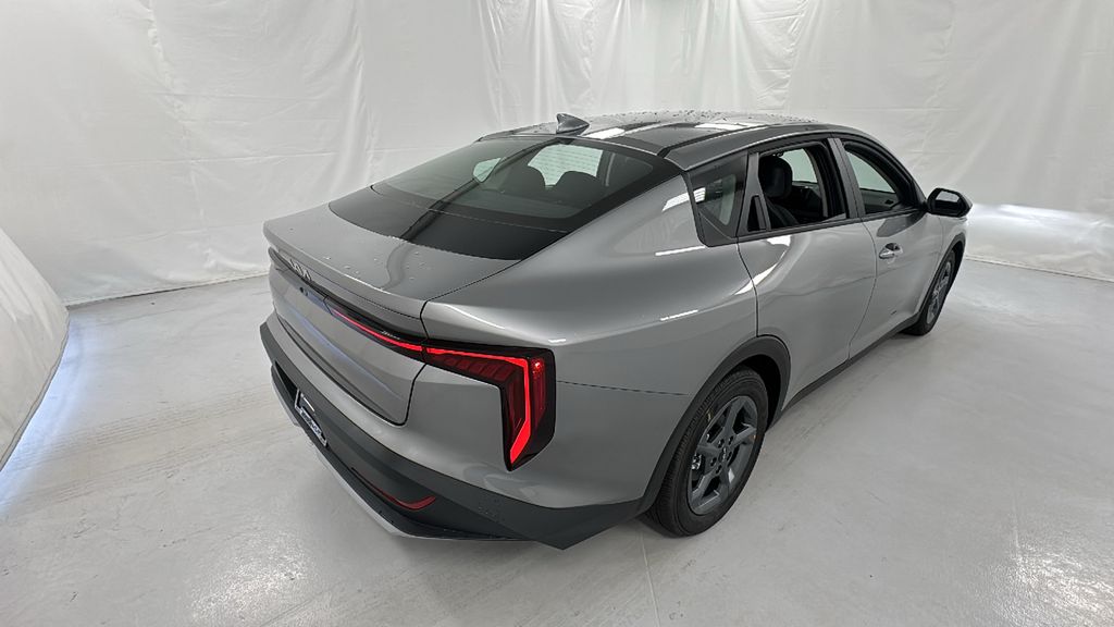 2025 Kia K4 LXS photo 3