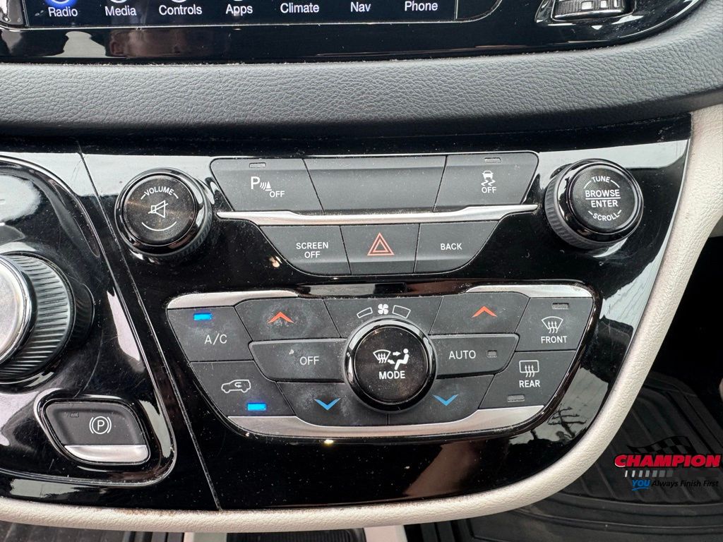 2017 Chrysler Pacifica Touring L photo 17