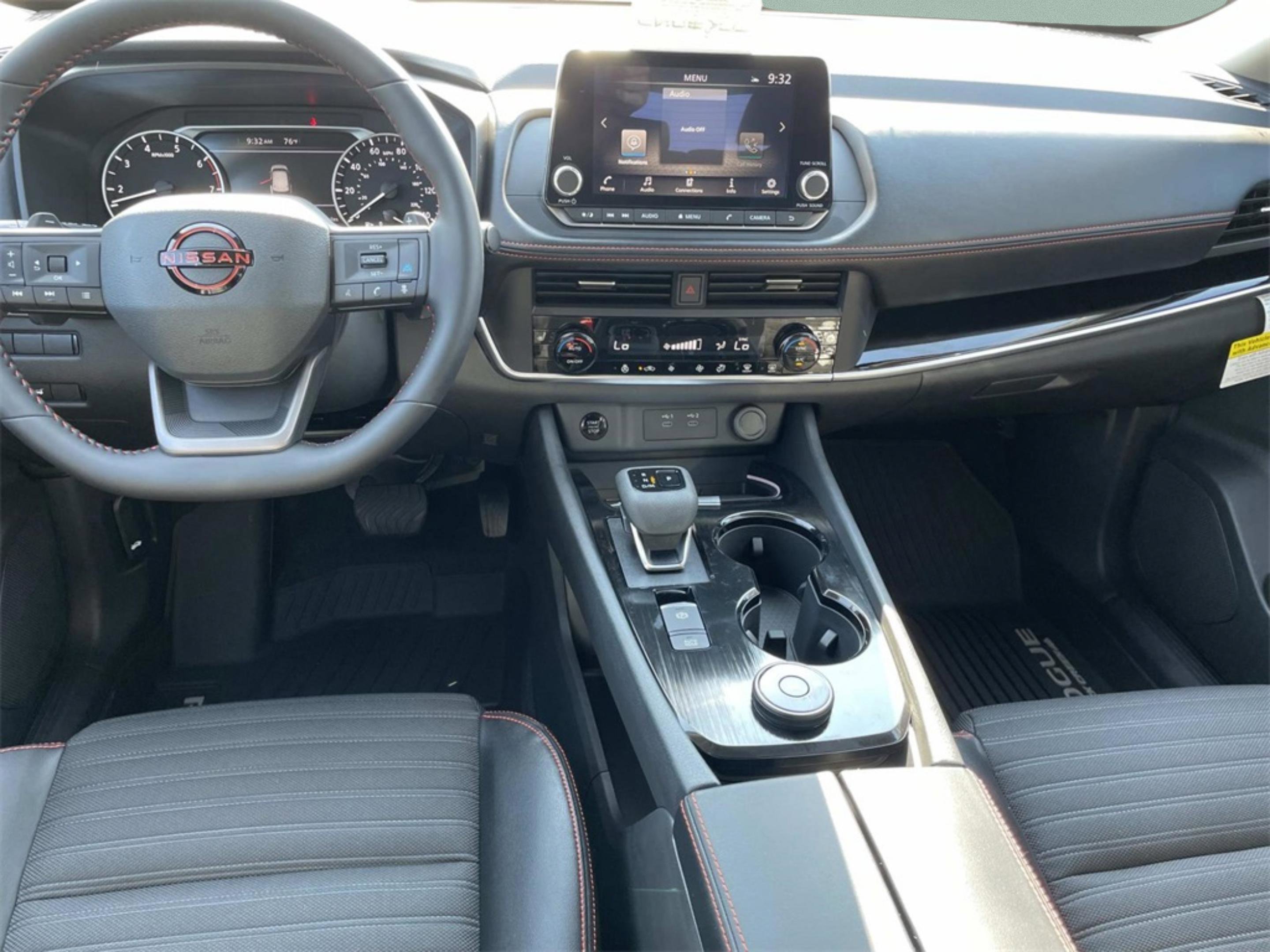 2026 Nissan Rogue SV photo 4