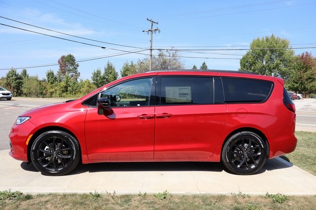 2026 Chrysler Pacifica Limited S Appearance photo 27