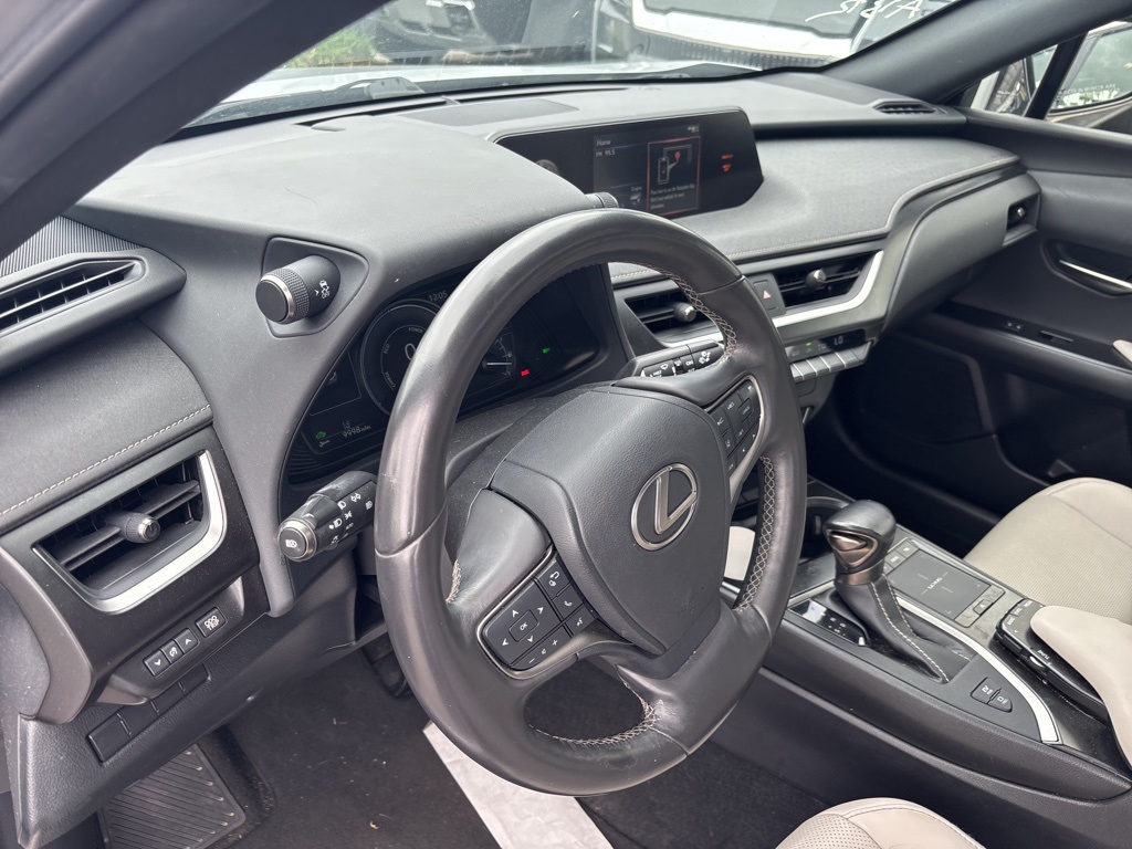 2020 Lexus UX 250h Premium photo 17
