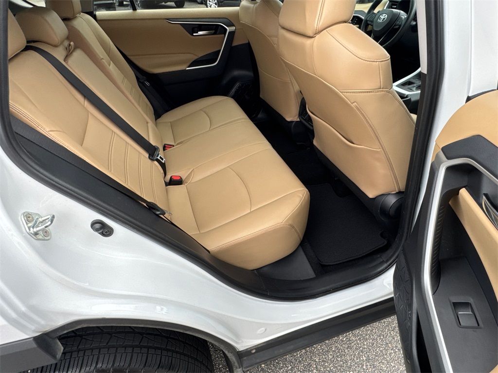 2019 Toyota RAV4 XLE Premium photo 15