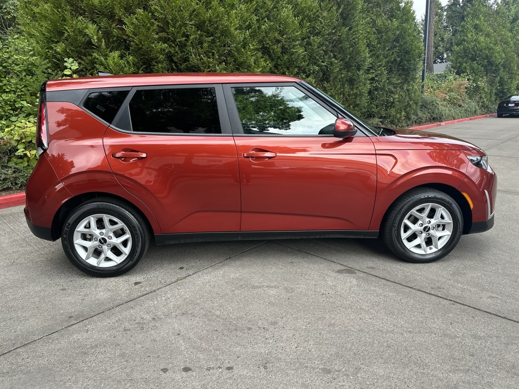 2023 Kia Soul LX photo 4