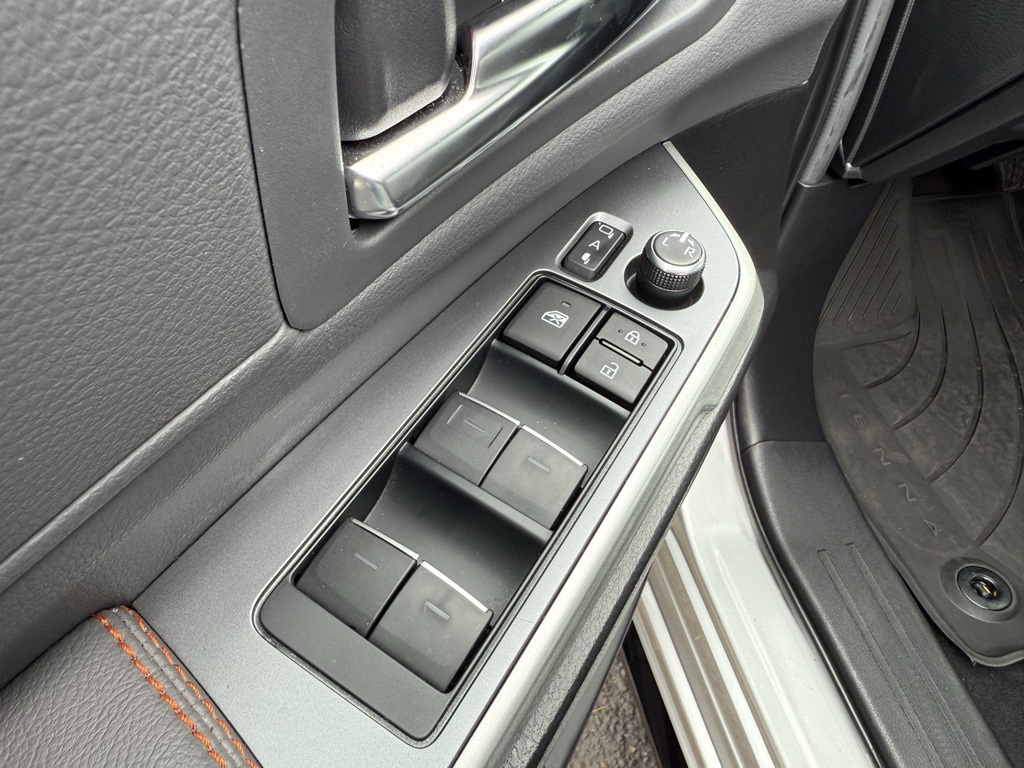 2024 Toyota Sienna XSE photo 21