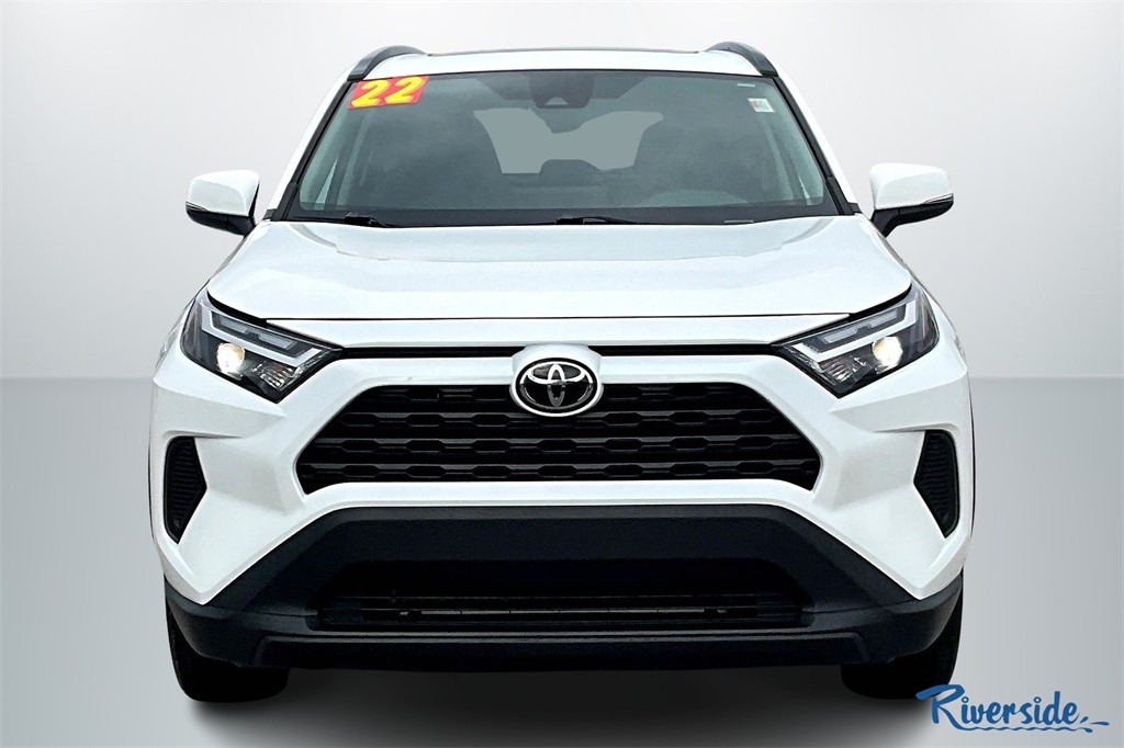 2022 Toyota RAV4 XLE photo 2