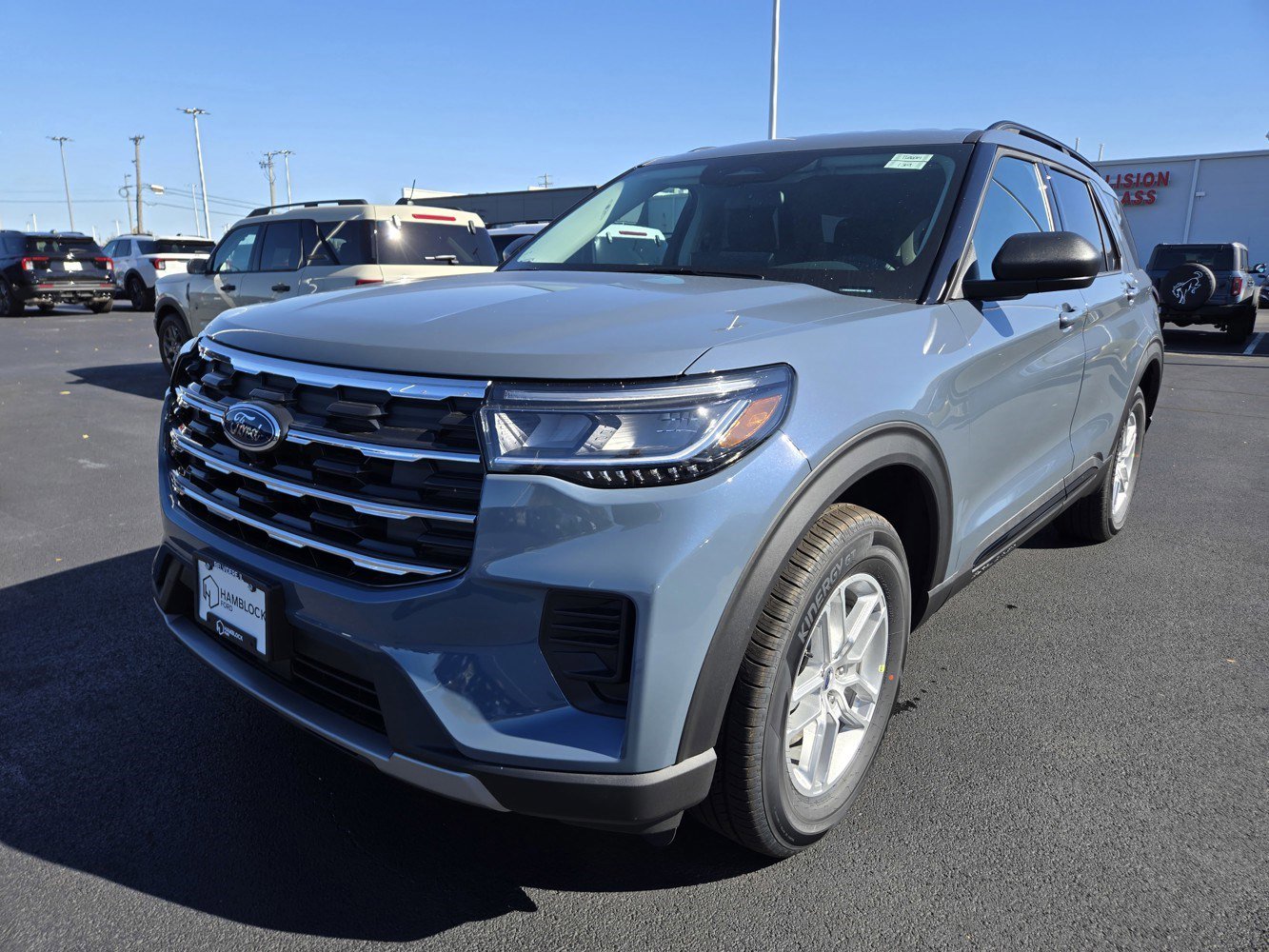 2026 Ford Explorer photo 3