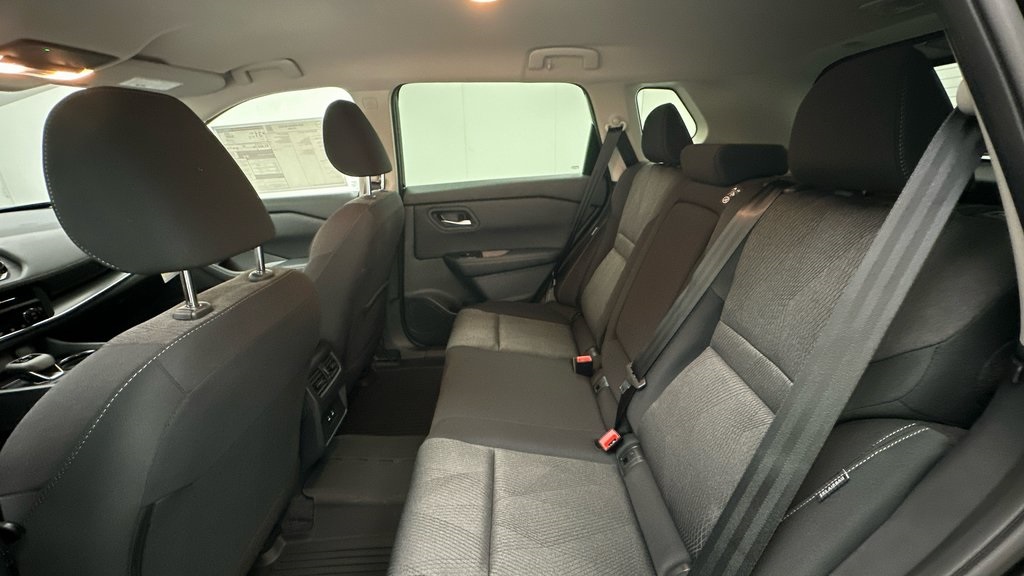 2026 Nissan Rogue SV photo 10