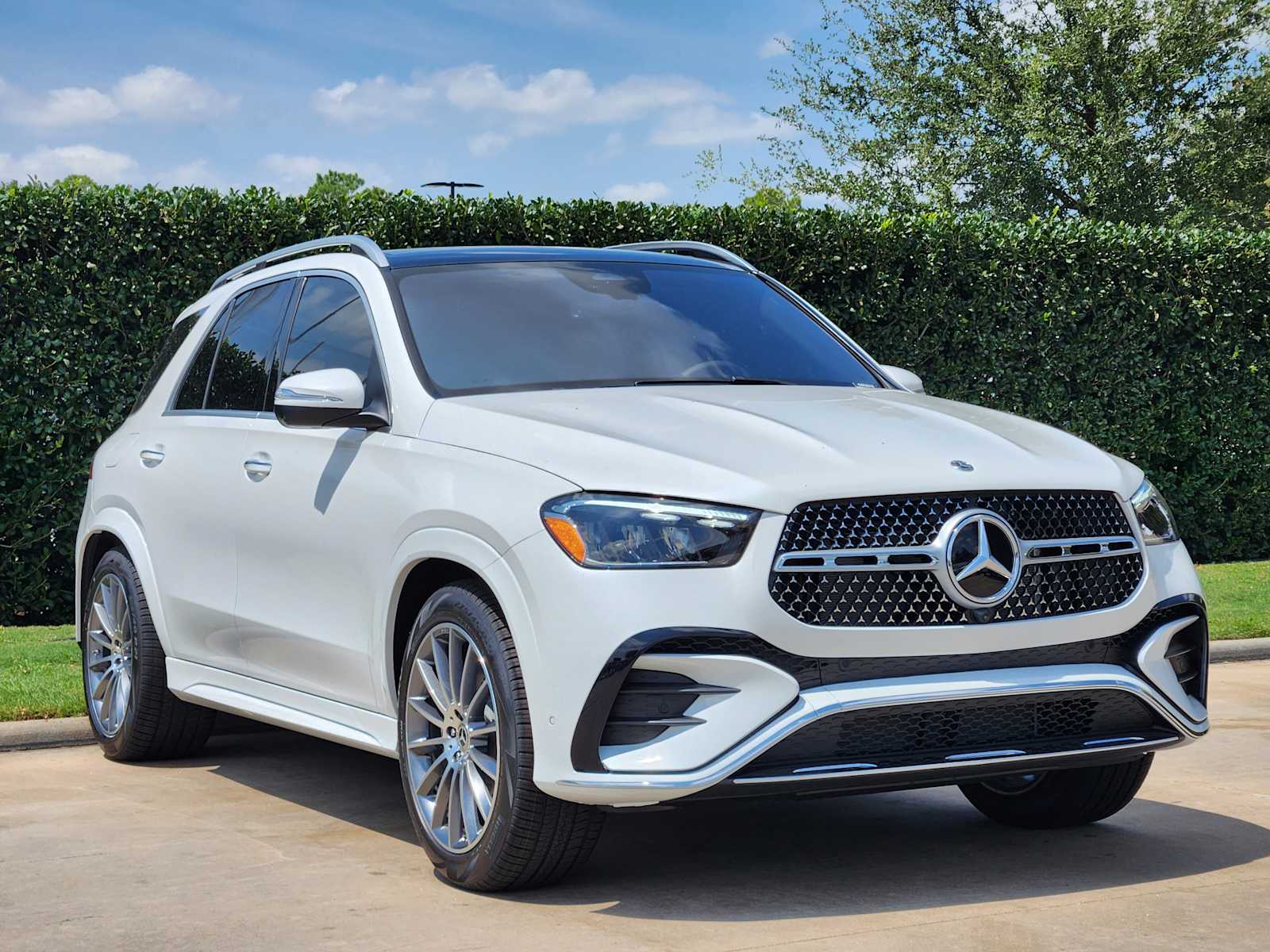 2026 Mercedes Benz GLE 450 4MATIC photo 2