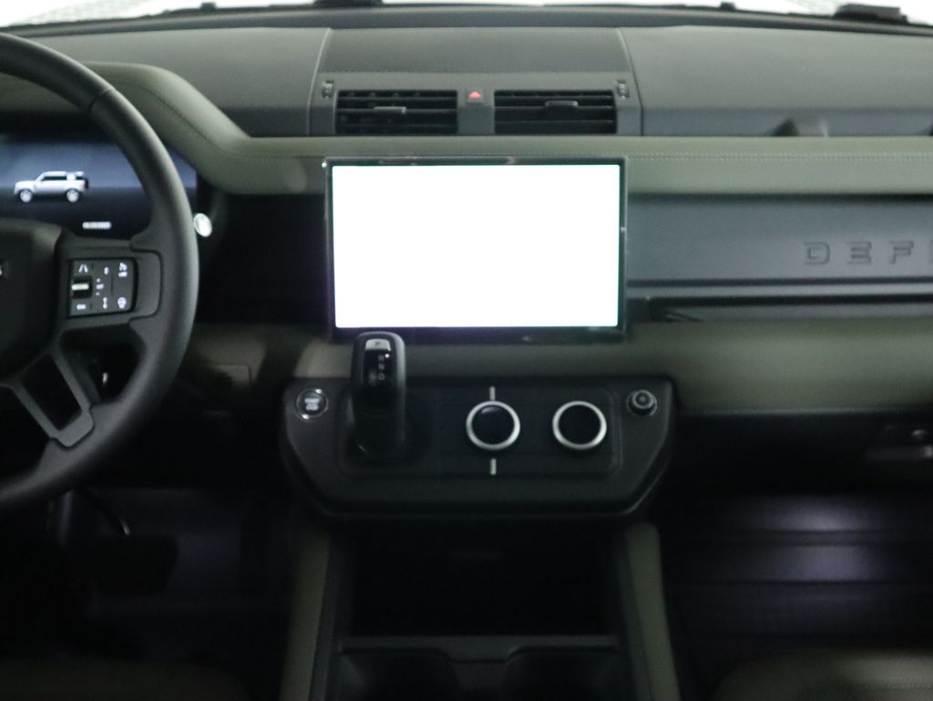2025 Land Rover Defender 110 S photo 13