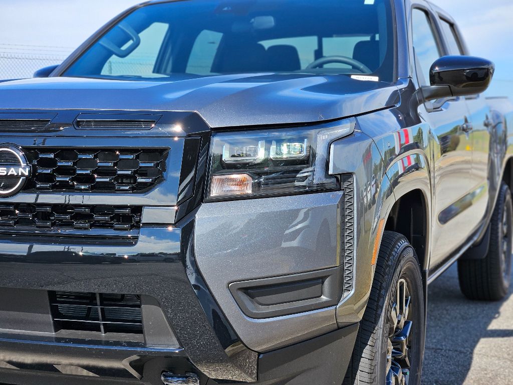 2026 Nissan Frontier SV Crew Cab photo 7