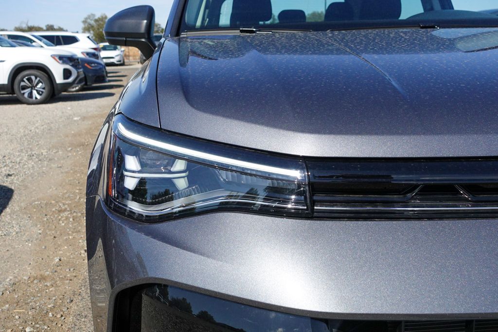 2025 Volkswagen Taos S photo 3