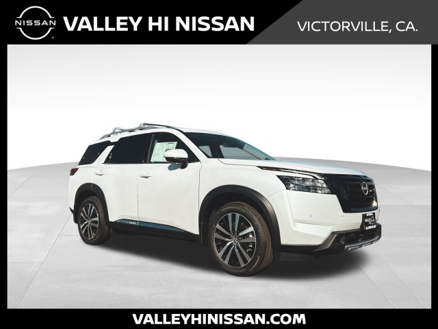 2025 Nissan Pathfinder Platinum's photo