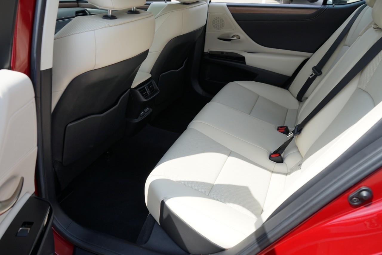 2025 Lexus ES 350 photo 29