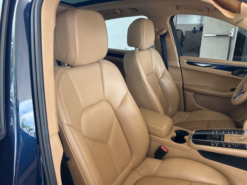 2015 Porsche Macan S photo 18