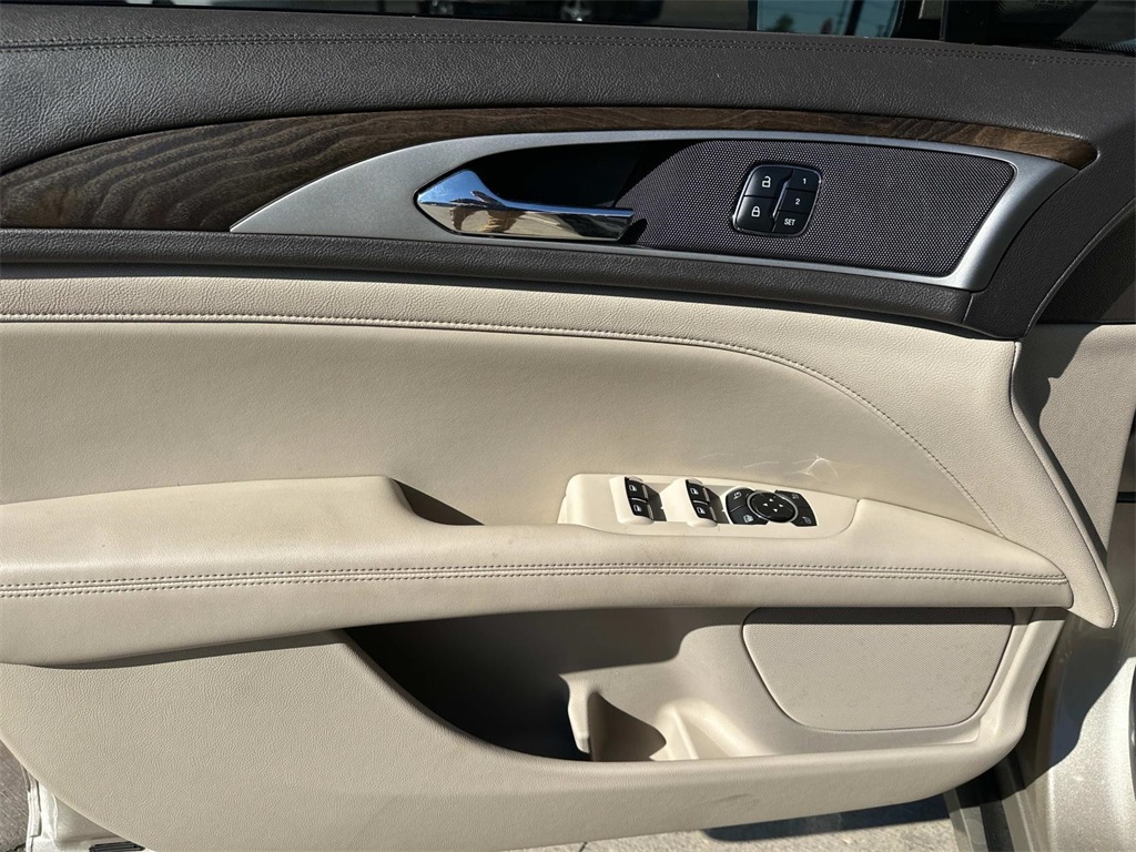 2017 Lincoln MKZ Reserve photo 13