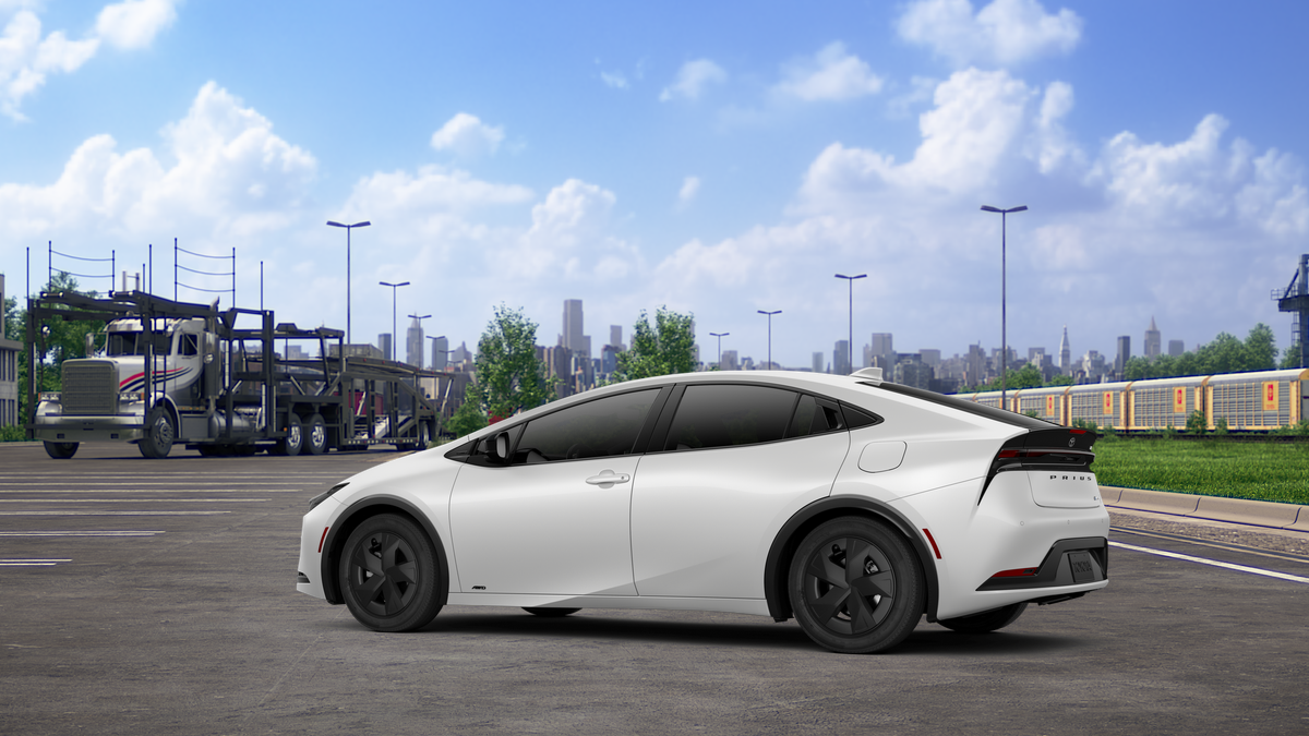 2026 Toyota Prius LE photo 5