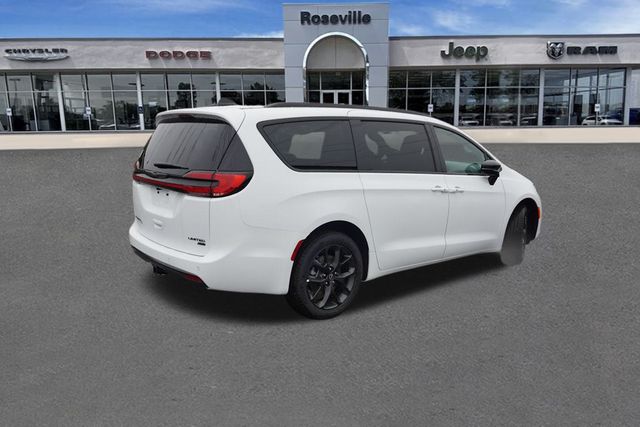 2026 Chrysler Pacifica Limited S Appearance photo 3