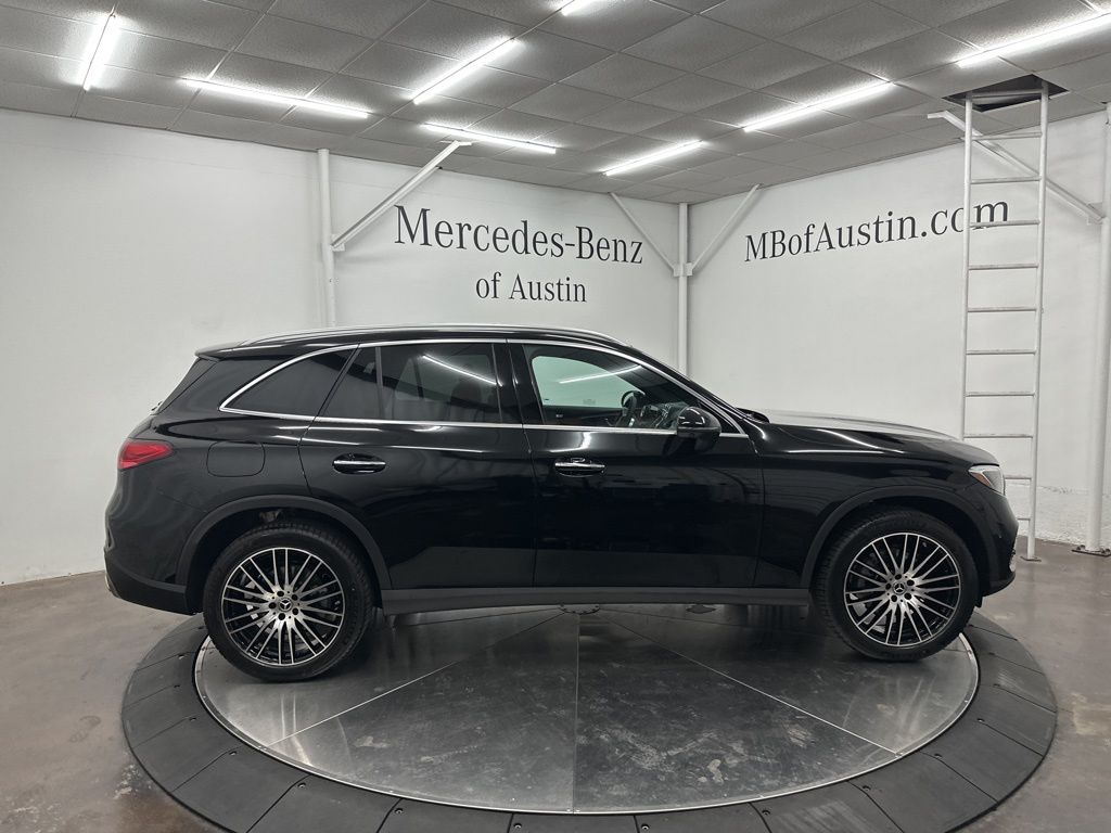 2026 Mercedes Benz GLC 300 photo 8