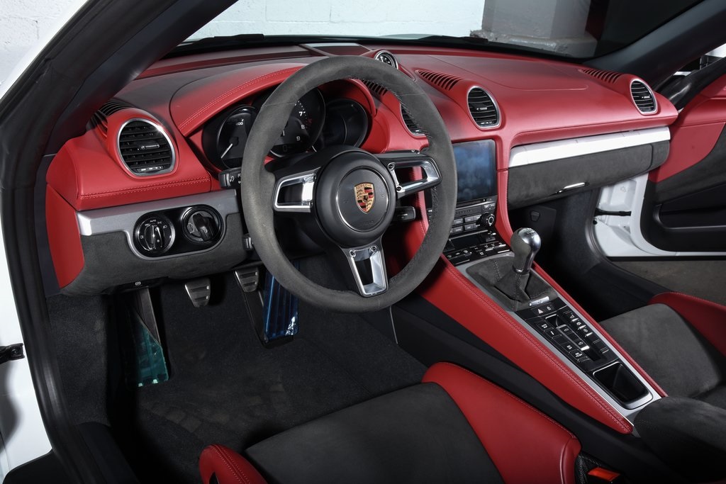 2022 Porsche Boxster Spyder photo 4