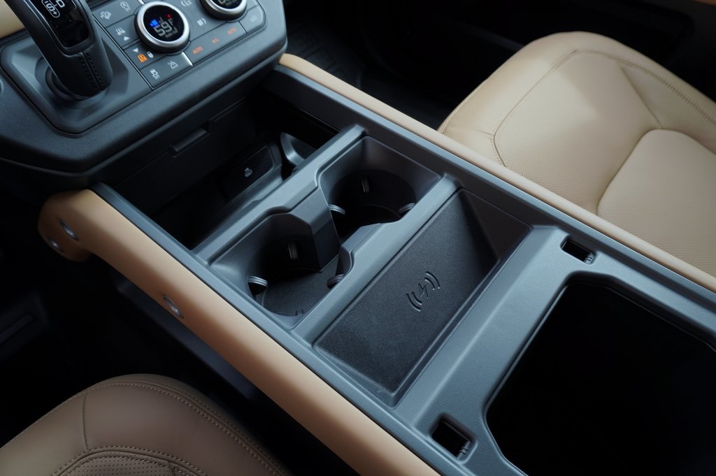 2025 LAND ROVER DEFENDER - Image 25