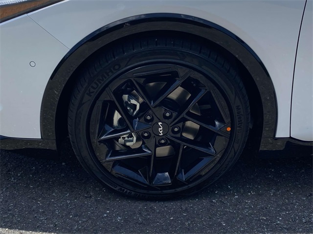 2025 Kia K4 GT-Line Turbo photo 8