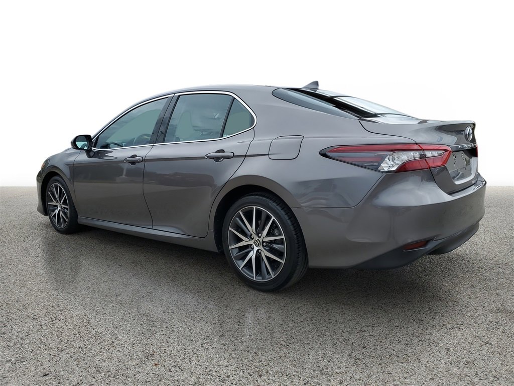 2022 Toyota Camry XLE photo 3