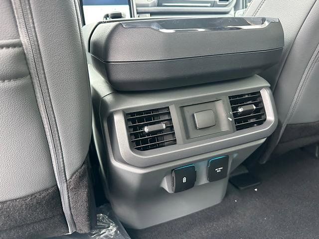 2025 Ford F-150 Lightning photo 12