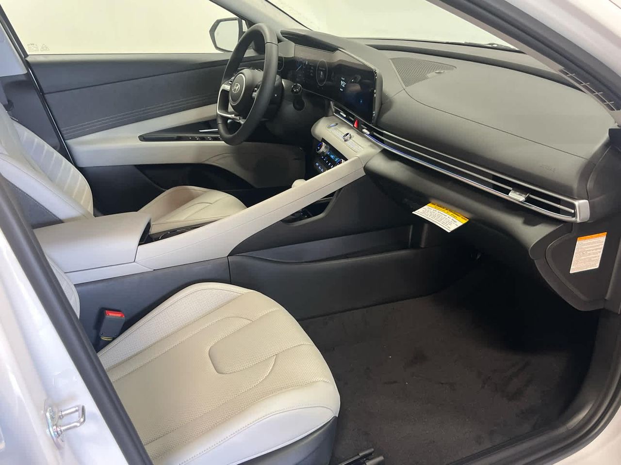 2025 Hyundai Elantra Hybrid Limited photo 25
