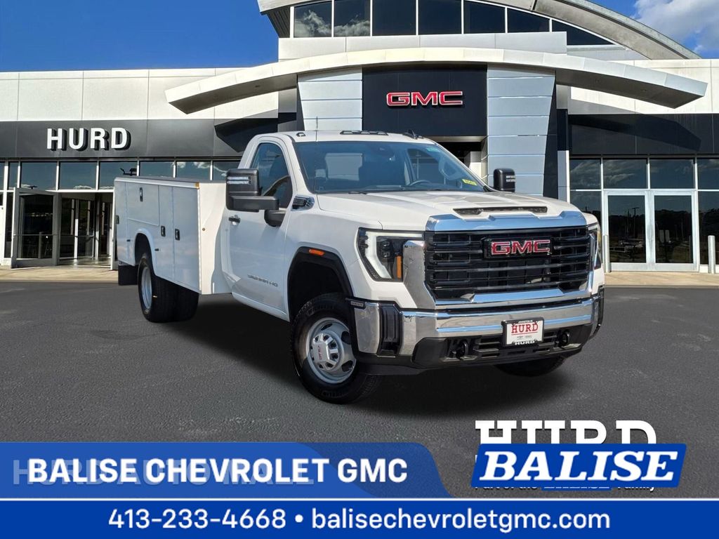 2025 GMC Sierra 3500HD Pro's photo