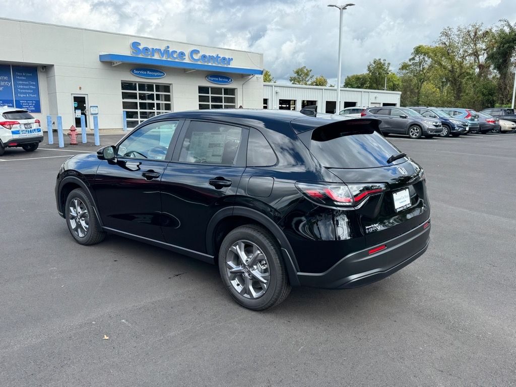 2026 Honda HR-V LX photo 3