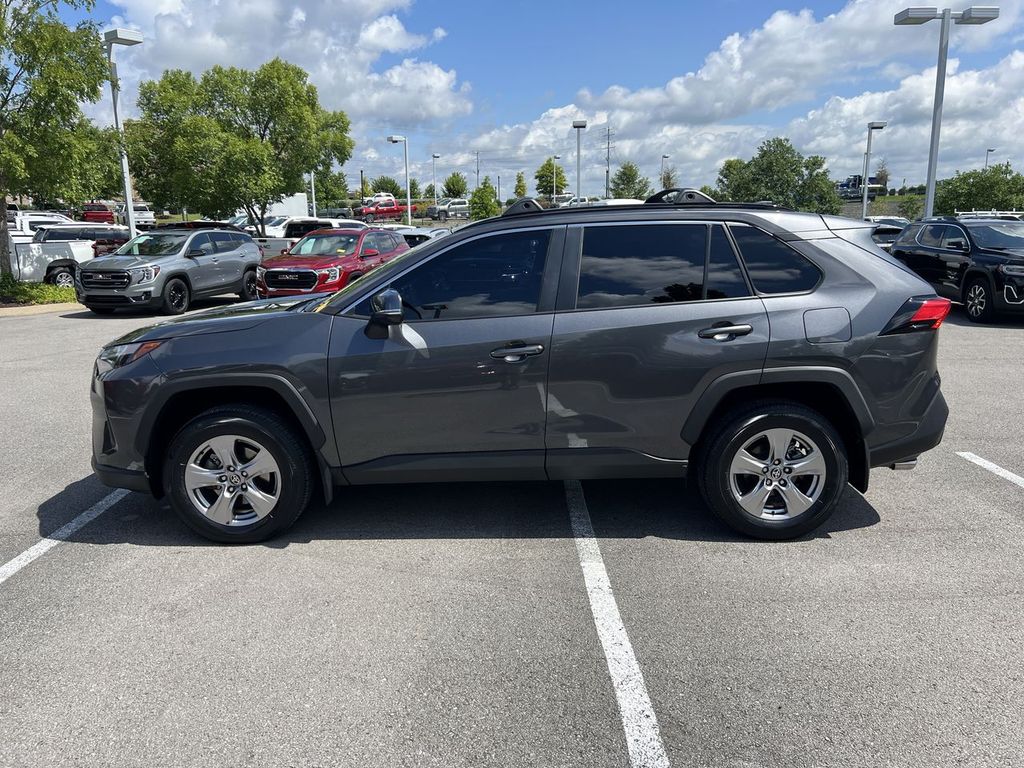 2023 Toyota RAV4 XLE photo 2