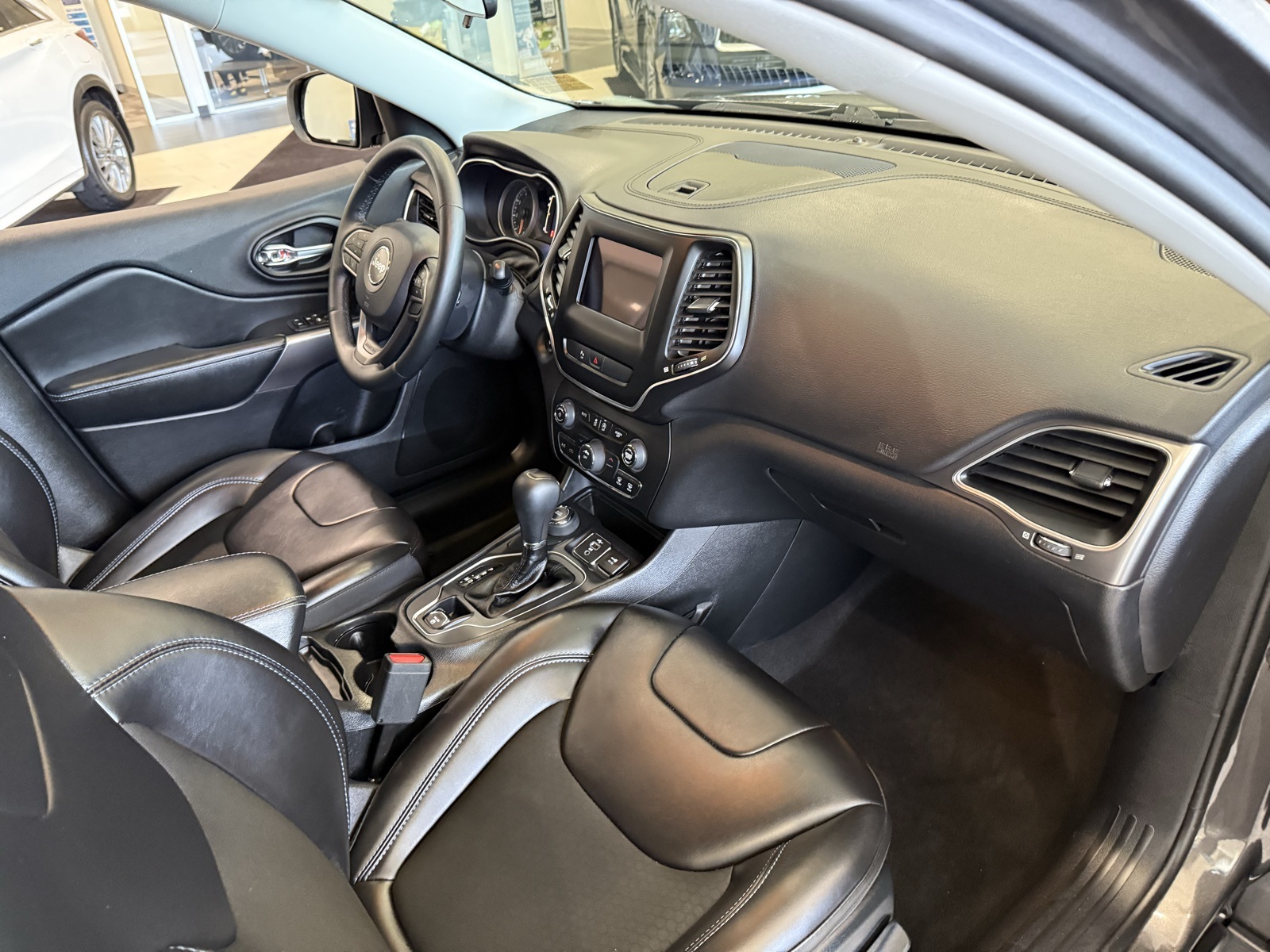 2019 Jeep Cherokee Latitude photo 3