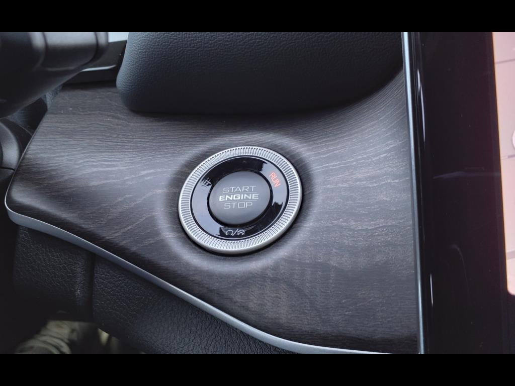 2025 Jeep Grand Cherokee Limited photo 14