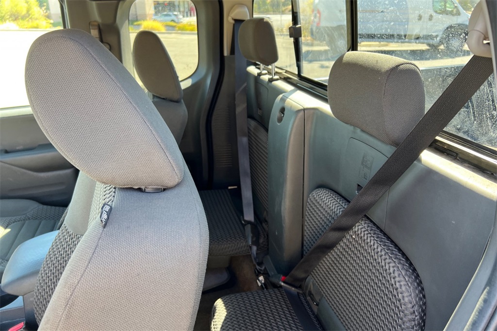 2017 Nissan Frontier SV photo 3