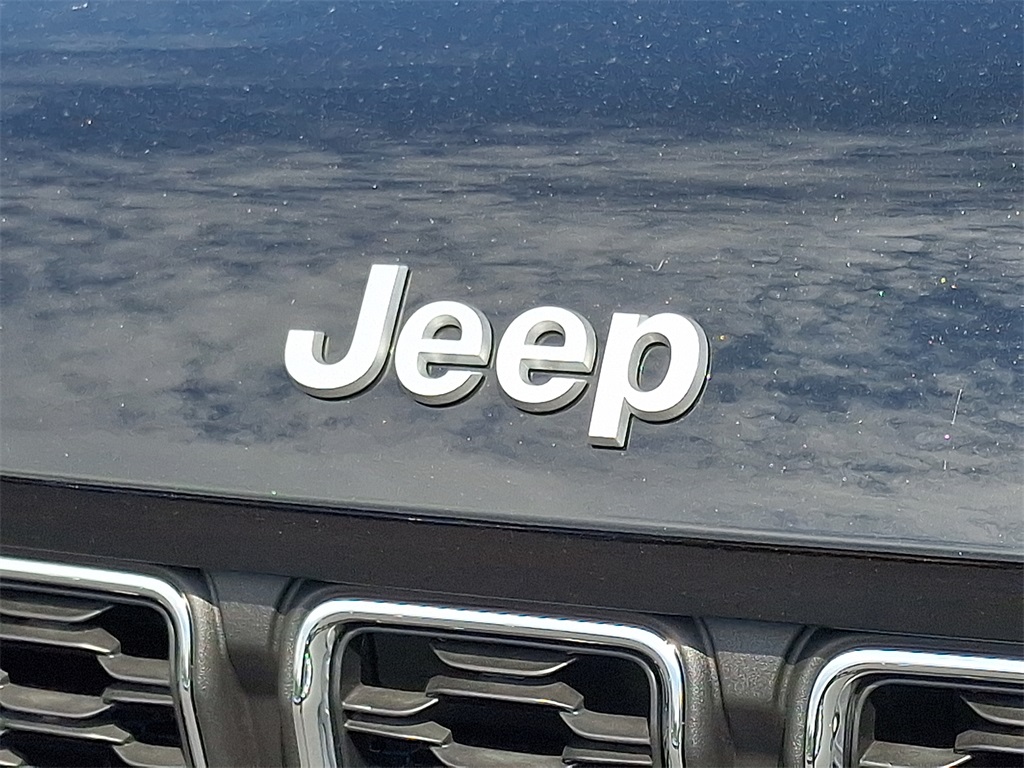 2025 Jeep Grand Cherokee Laredo X photo 19