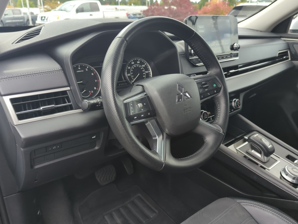 2024 Mitsubishi Outlander SE Black Edition photo 18