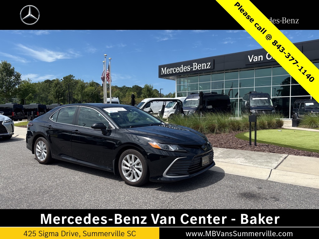 2023 Toyota Camry LE's photo