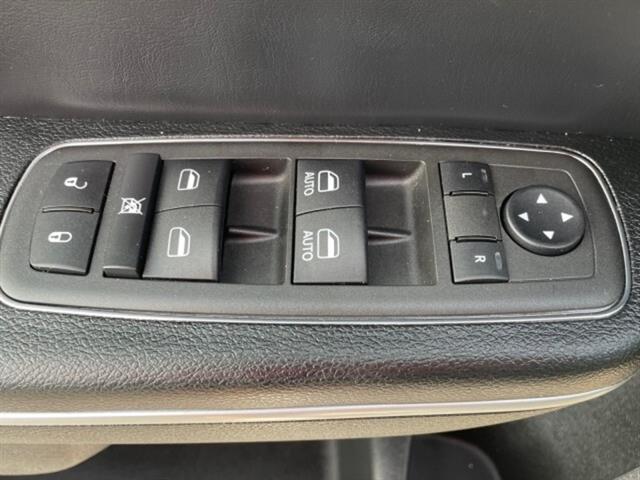 2022 Dodge Charger SXT photo 13