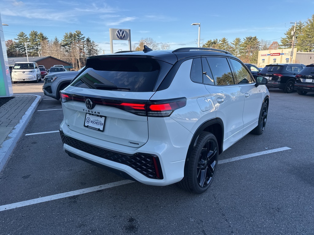 2026 Volkswagen Tiguan SE R-Line Black photo 2